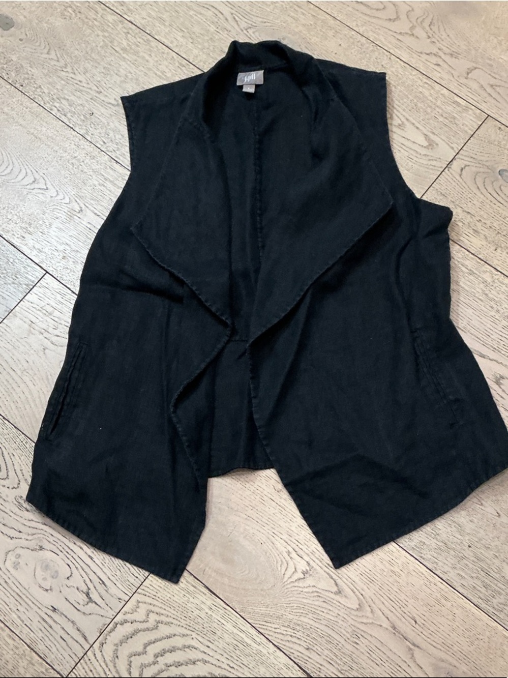 Woman’s J.Jill black linen vest. Large. Front pockets. Gently worn. So cute!